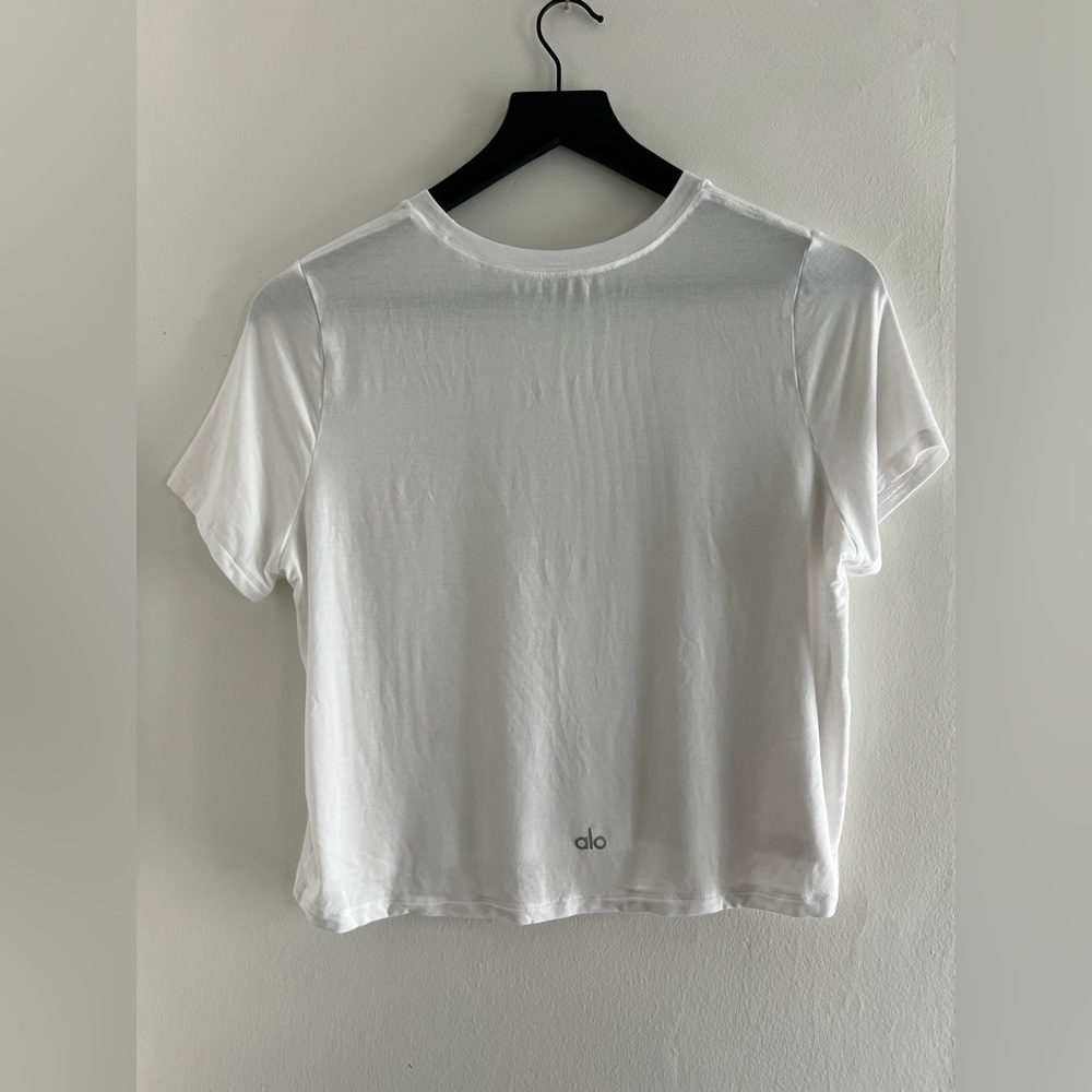 ALO Yoga Cropped tee - Picture 2 of 3